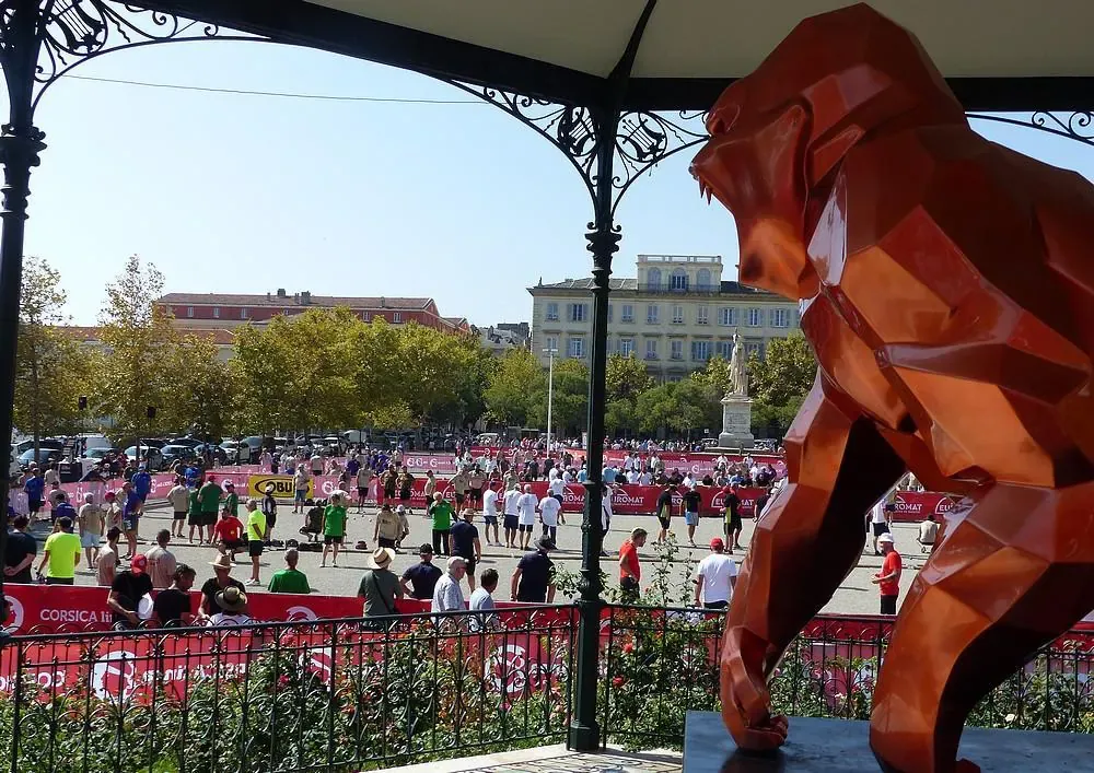 La place Saint-Nicolas, ses terrains et le lion de Bastia